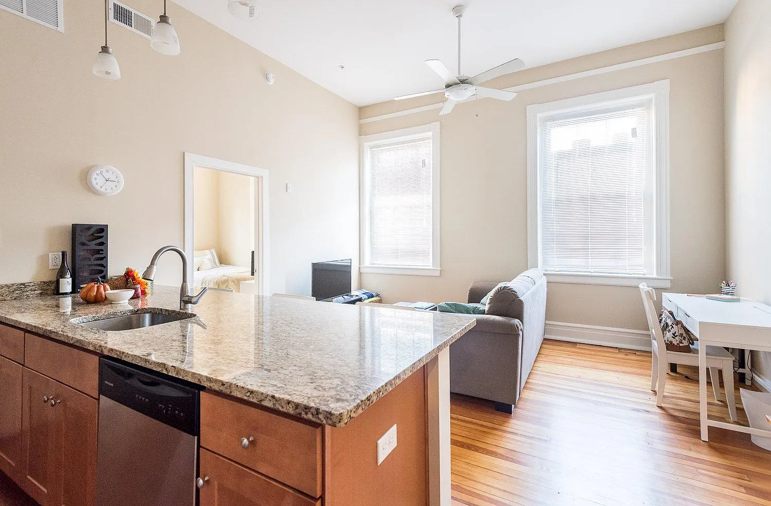 Columbia Apartments — Photo 1