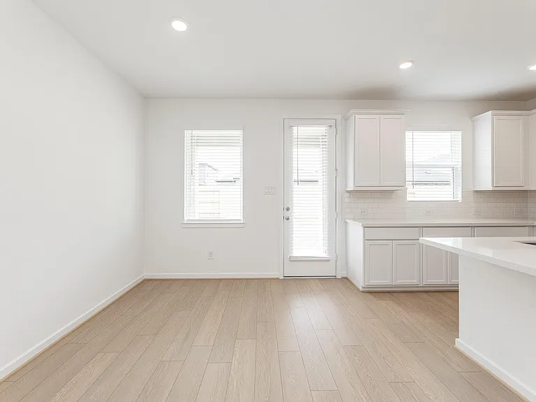 9723 Rialto Heights Dr — Photo 12