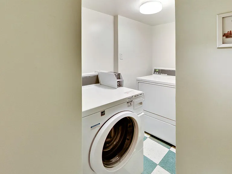 680 Roselawn Ave — Photo 140