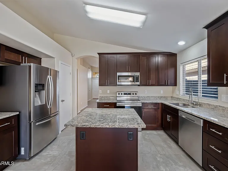 5203 W Buffalo St — Photo 10
