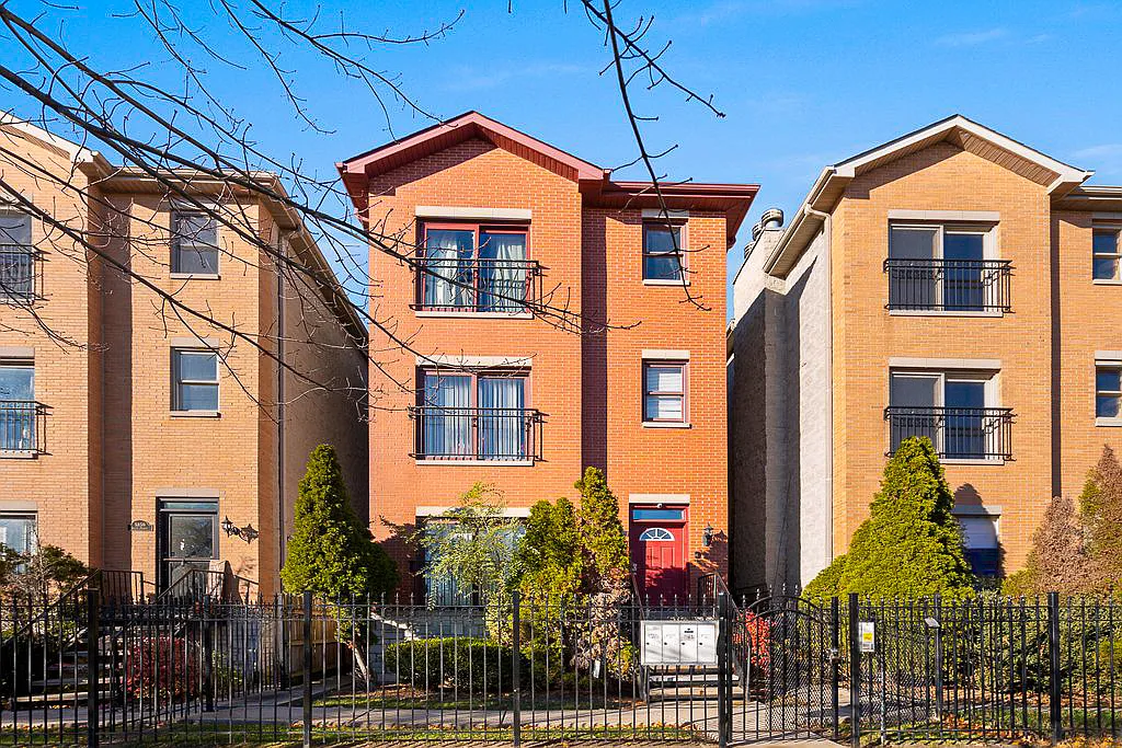 2 bed, 1000 sqft, $1,500 — Photo 1