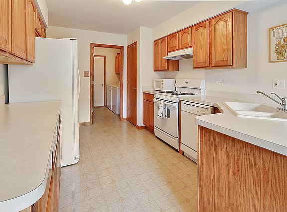 5th image of 9113 Newcastle Ct