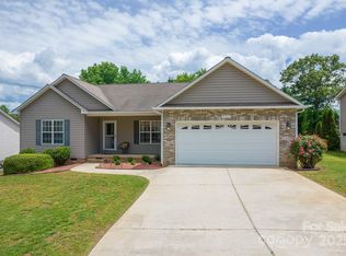 206 Pine Meadow St, Hickory, NC 28601