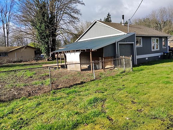 3rd image of 302 Nenant St N