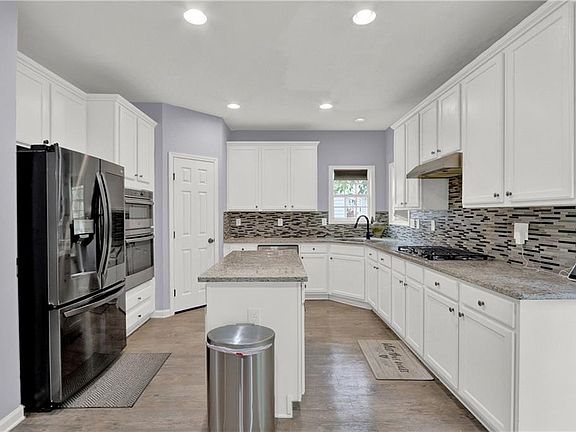 2nd image of 2818 Stockbridge Way