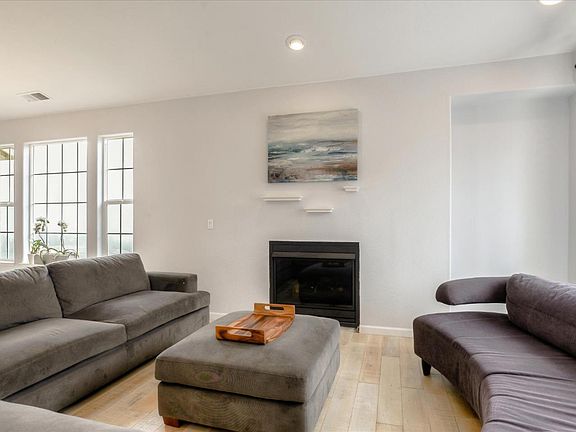 3rd image of 360 Goodwin Dr