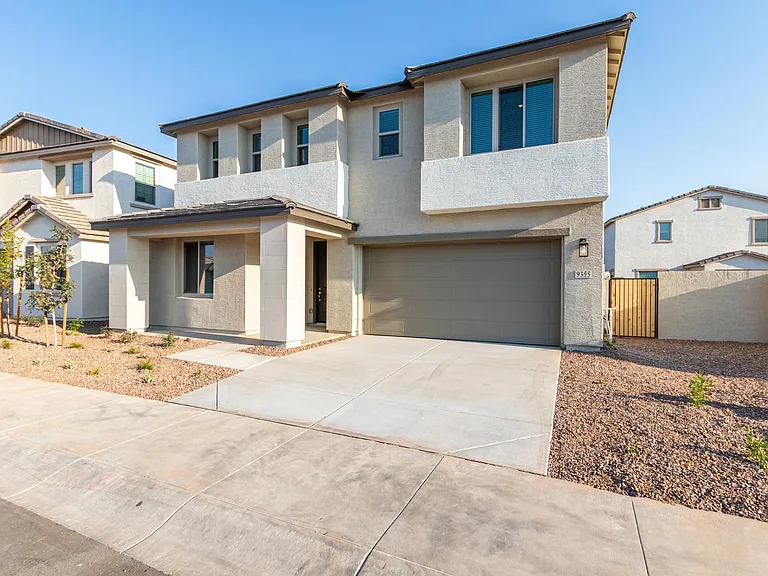 Entrance to side & back yards