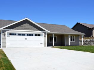 811 Stone Ridge Dr, Belle Fourche, SD 57717