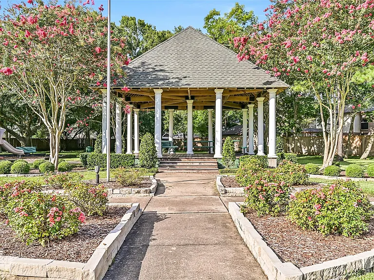 513 Meadow Bend Dr — Photo 36