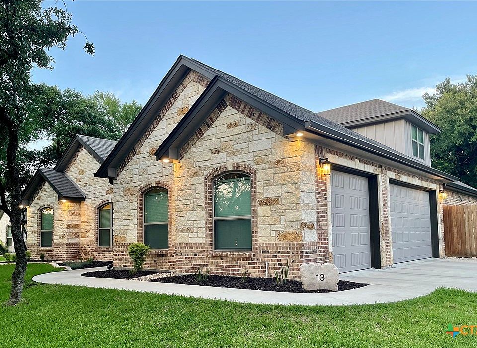 1st image of 13 Vista De Luna Ln