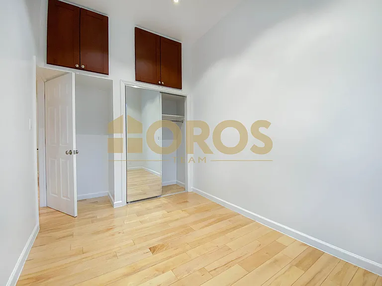 262 E 2nd St #1B — Photo 8