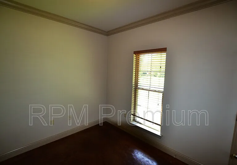 4836 Rollins Rd — Photo 24