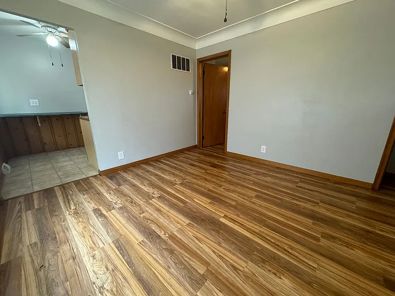 Updated 1BR Apartment Shared Laundry, Cats OK $750/mo — Photo 5