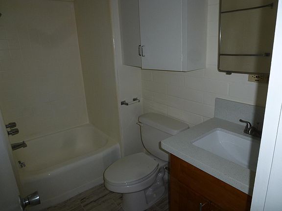 4th image of 810 Green St APT 1