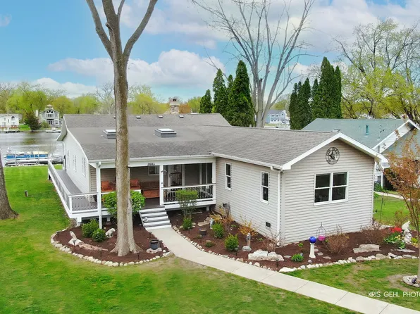2601 N Villa Ln, McHenry, IL 60051