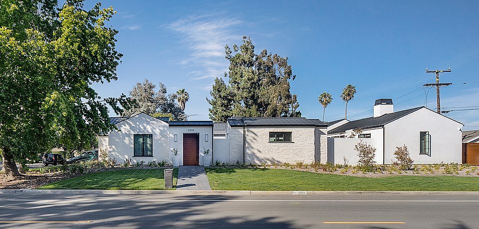 2nd image of 2300 Santiago Dr