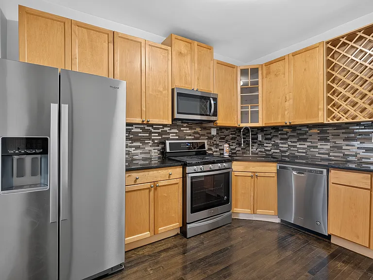 3023 W Wellington Ave — Photo 3