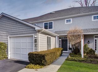 5 Club Ct, Pleasantville, NY 10570