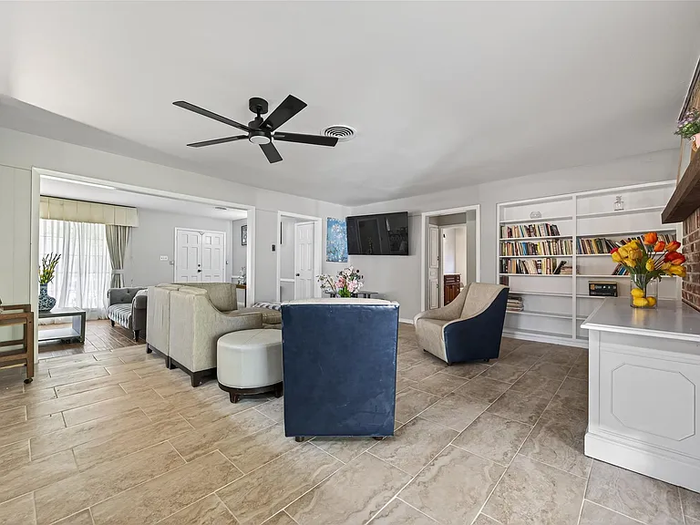 9310 Cliffwood Dr — Photo 17