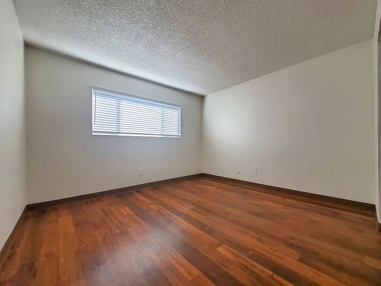 Town and Country Garden Apartments — Photo 31