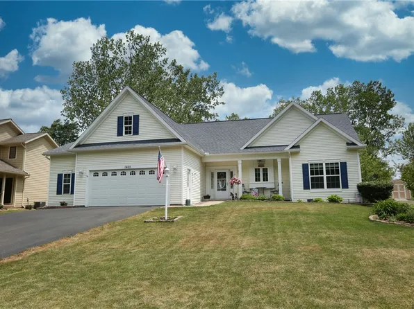 1460 Camborn Dr, Macedon, NY 14502