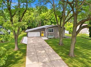 933 Island Lake Ave, Shoreview, MN 55126