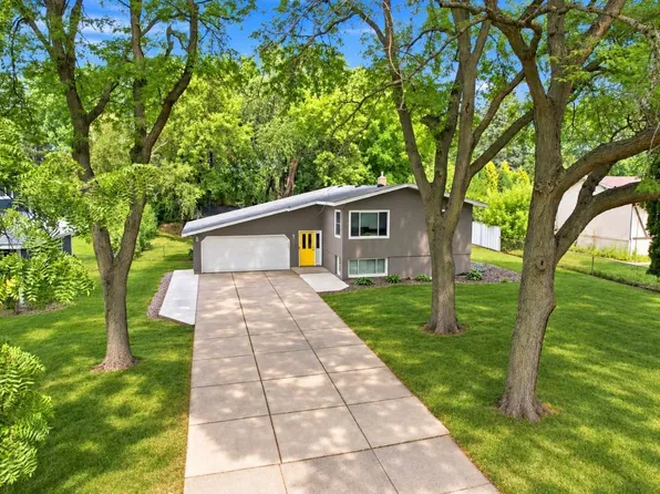 933 Island Lake Ave, Shoreview, MN 55126