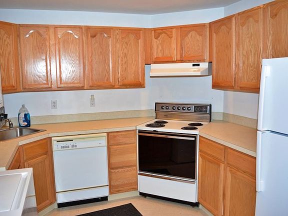 4th image of 5211 Spruce Ln NW
