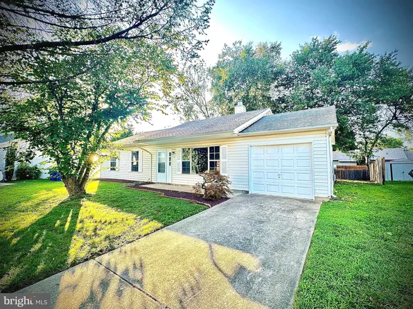 10 Lilac Ln, Newark, DE 19702