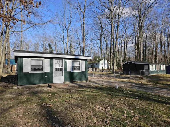 5352 Parklane Dr, Harrison, MI 48625