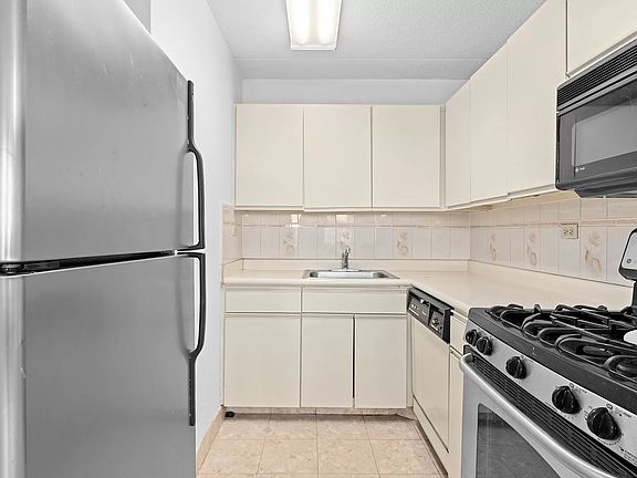 2nd image of 300 Cathedral Pkwy #9D