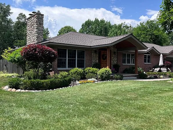 16693 Bell Creek Ln, Livonia, MI 48154