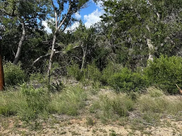 24 Saddle Dr, Bandera, TX 78003