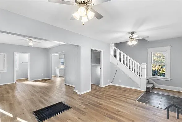 1418 Mott Ave — Photo 5
