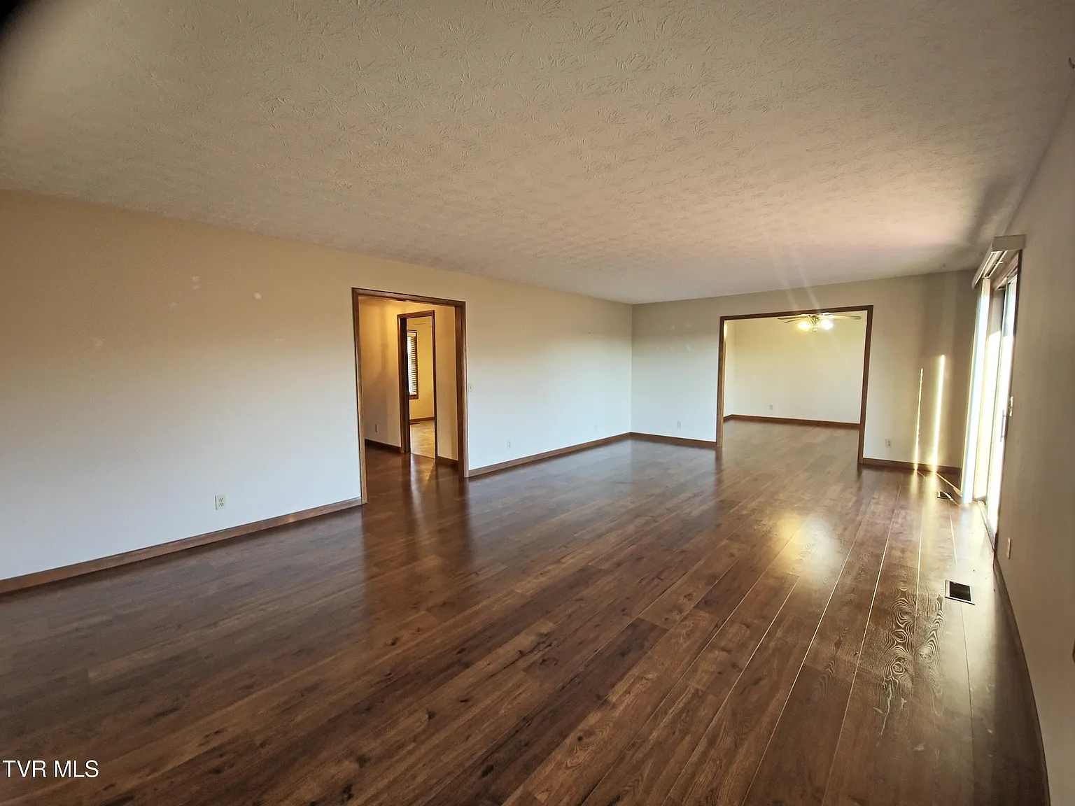 4 bed, 3977 sqft, $2,700 — Photo 4