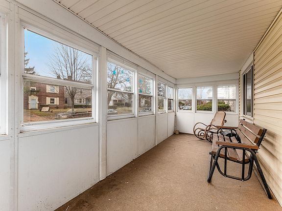 2nd image of 978 Geers Ave