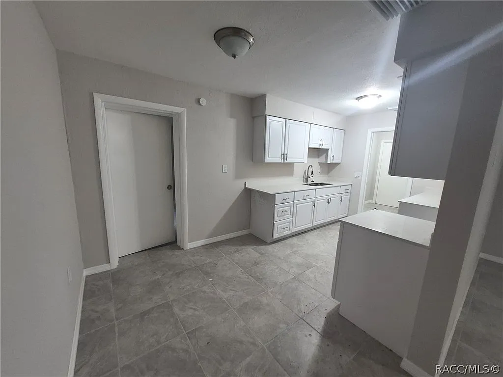 4 bed, 2.0 bath, 900 sqft, $1,695 — Photo 4