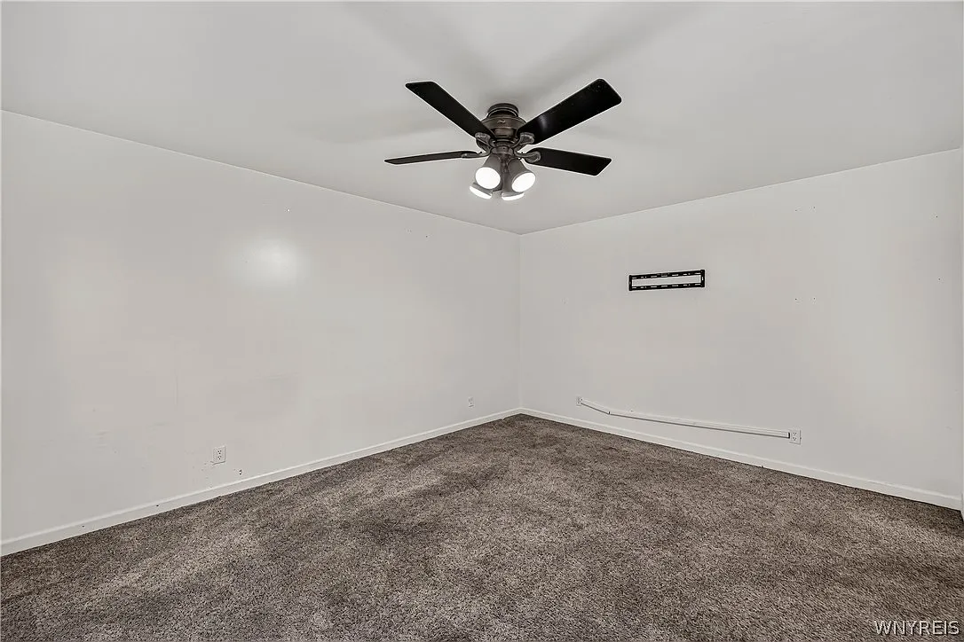 3 bed, 2.0 bath, 1096 sqft, $2,000 — Photo 4