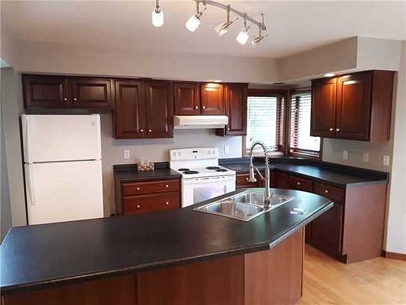 3rd image of 866 Hacienda Ct