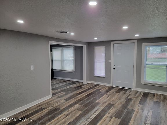 4th image of 3238 Townsend Blvd #2