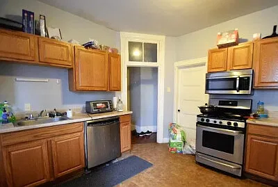 4 bed, 9999 sqft, $6,999 — Photo 1