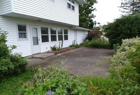 5th image of 620 Grant St