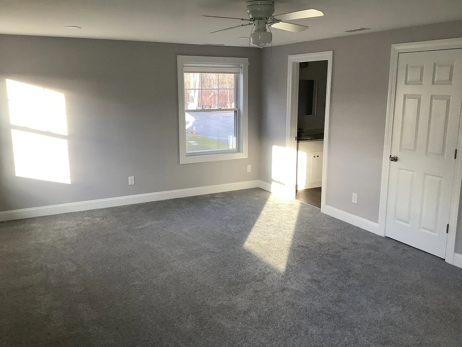 3 bed, 2.5 bath, 2100 sqft, $4,200 — Photo 4
