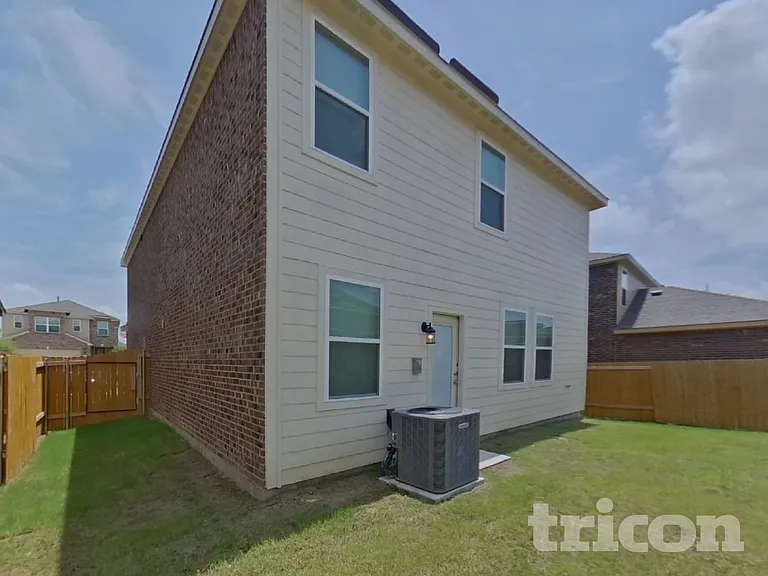 1106 Bullock Dr — Photo 26