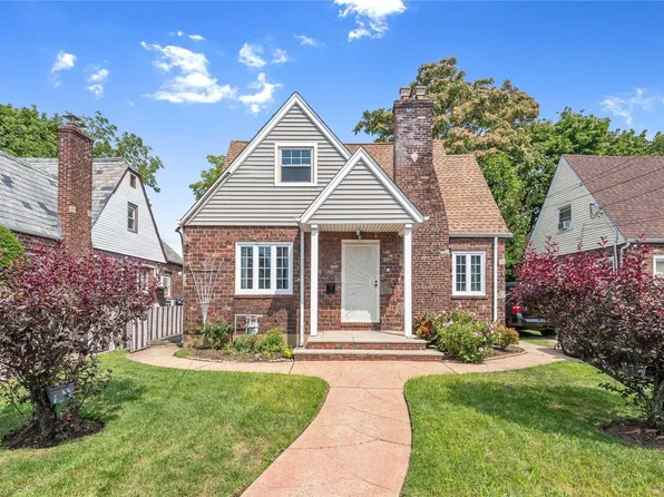 17 Foster Place, Hempstead, NY 11550
