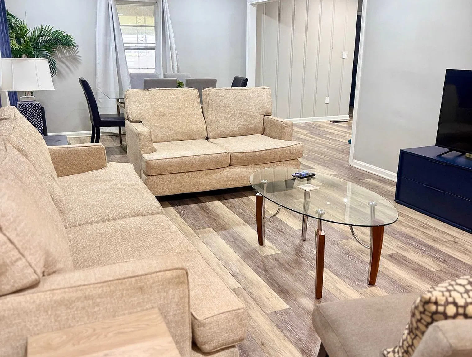 3 bed, 1.0 bath, 1528 sqft, $2,590 — Photo 2