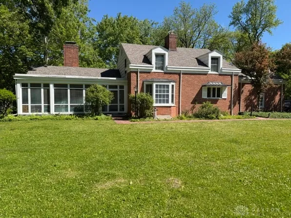221 Grandon Rd, Oakwood, OH 45419