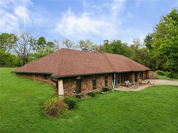 5th image of 4021 Country Squire Rd