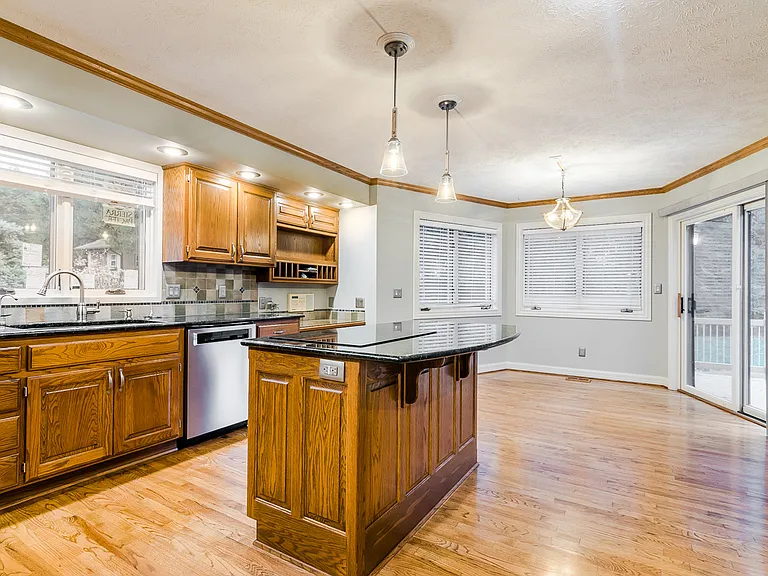 1108 Morgan Ln — Photo 13