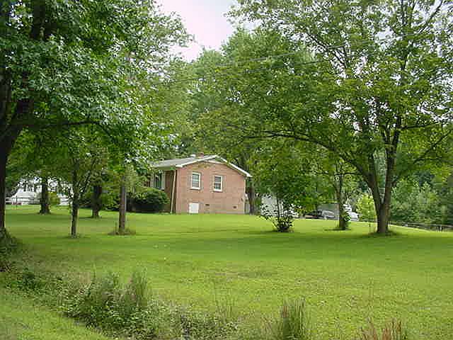 2nd image of 173 Pin Oak Dr